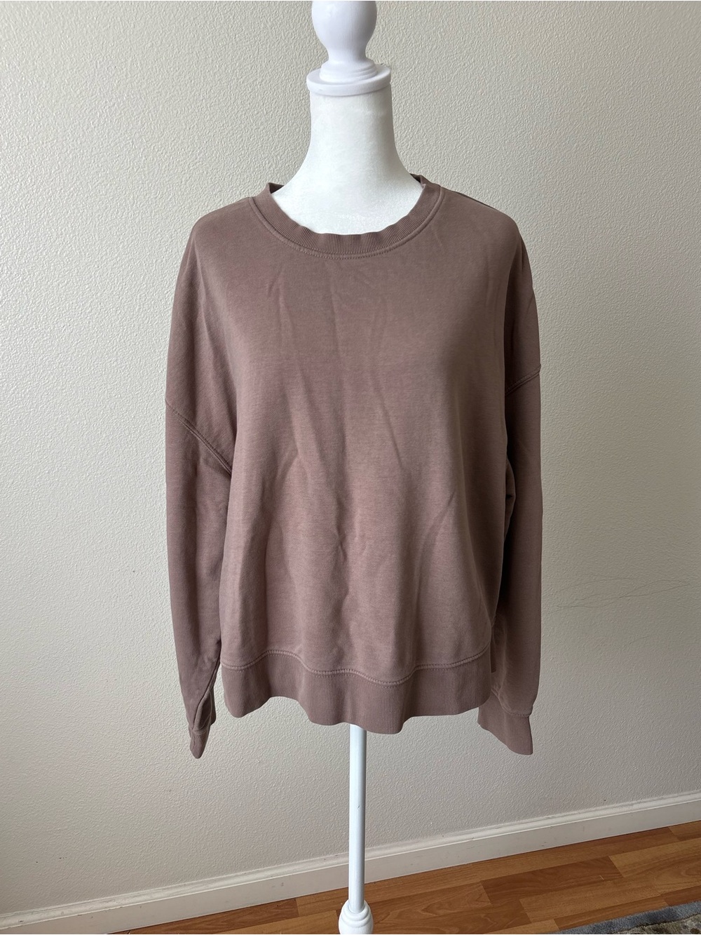 H&M Woman’s Crewneck Sweatshirt in Taupe Brown